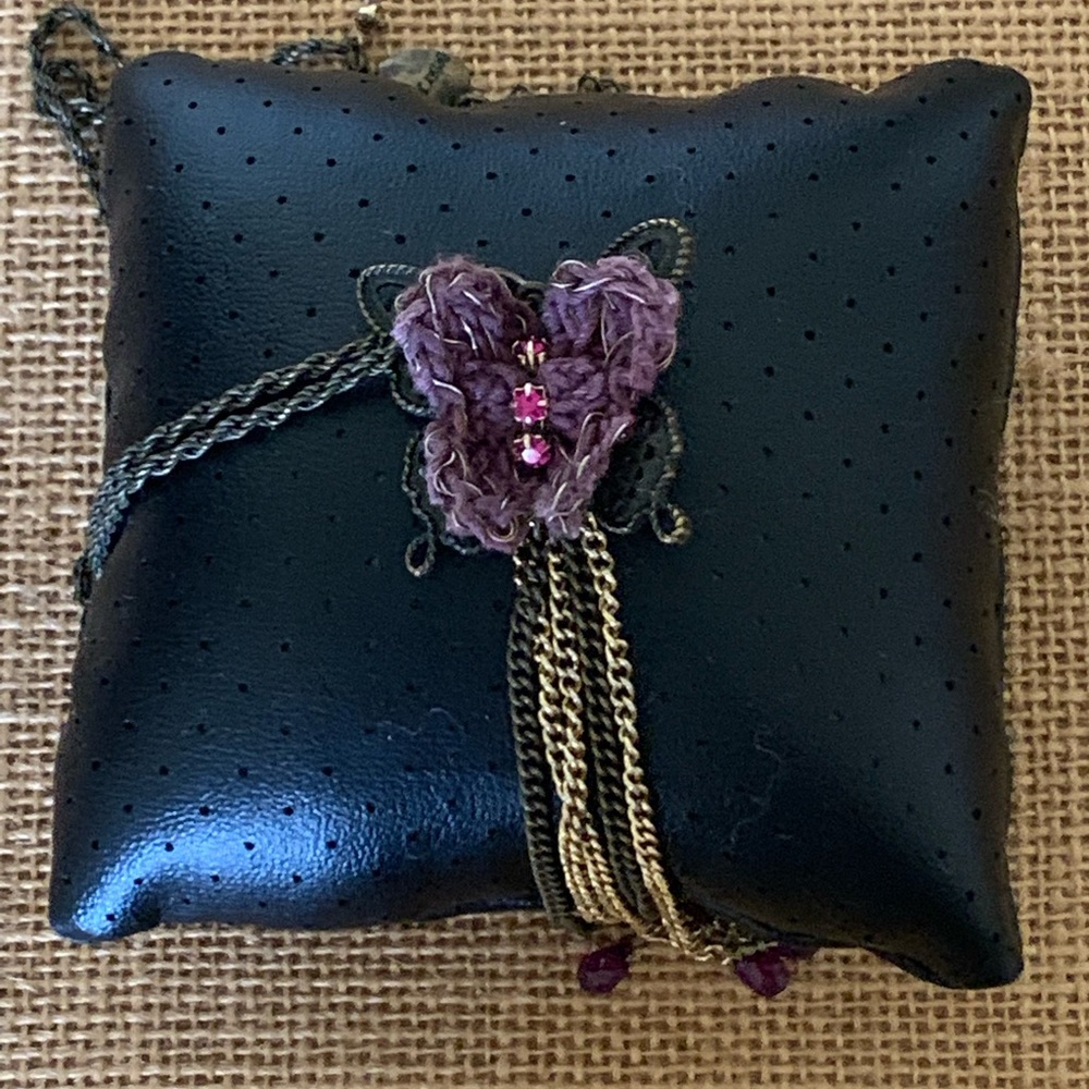 FASHION BUTTERFLY PENDANT NECKLACE